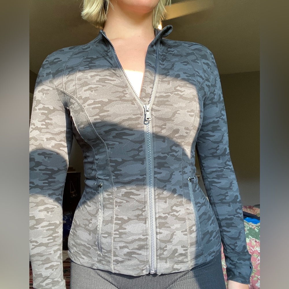 Small camo workout jacket, like lulu align material